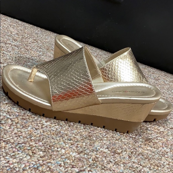 Bandolino Gold clogs- new Size 9, 3” heels - Picture 3 of 7